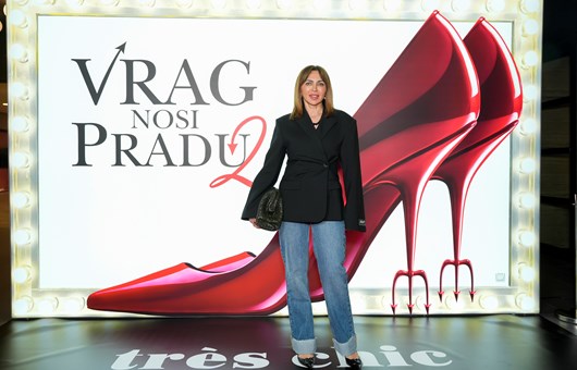 Ostalo%2FTres_Chic_Vrag_nosi_Pradu_2 - Slika 2jpg